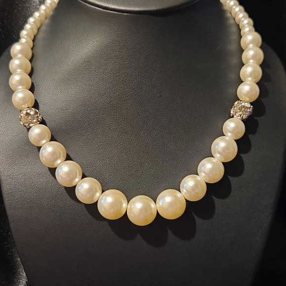Estate Faux Pearl with Rhinestone Silver Accents Necklace - Picture 2 of 4